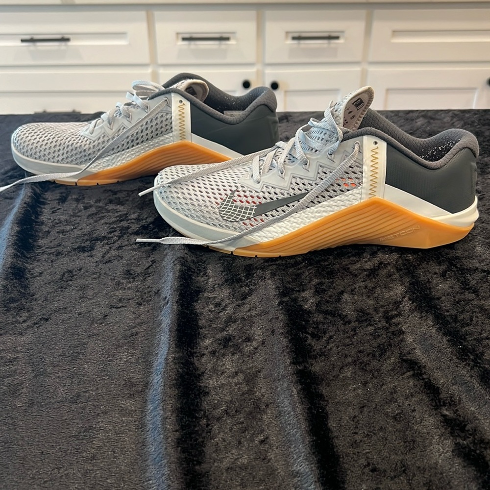 Metcon 6. Gray and Black. Size 10.5